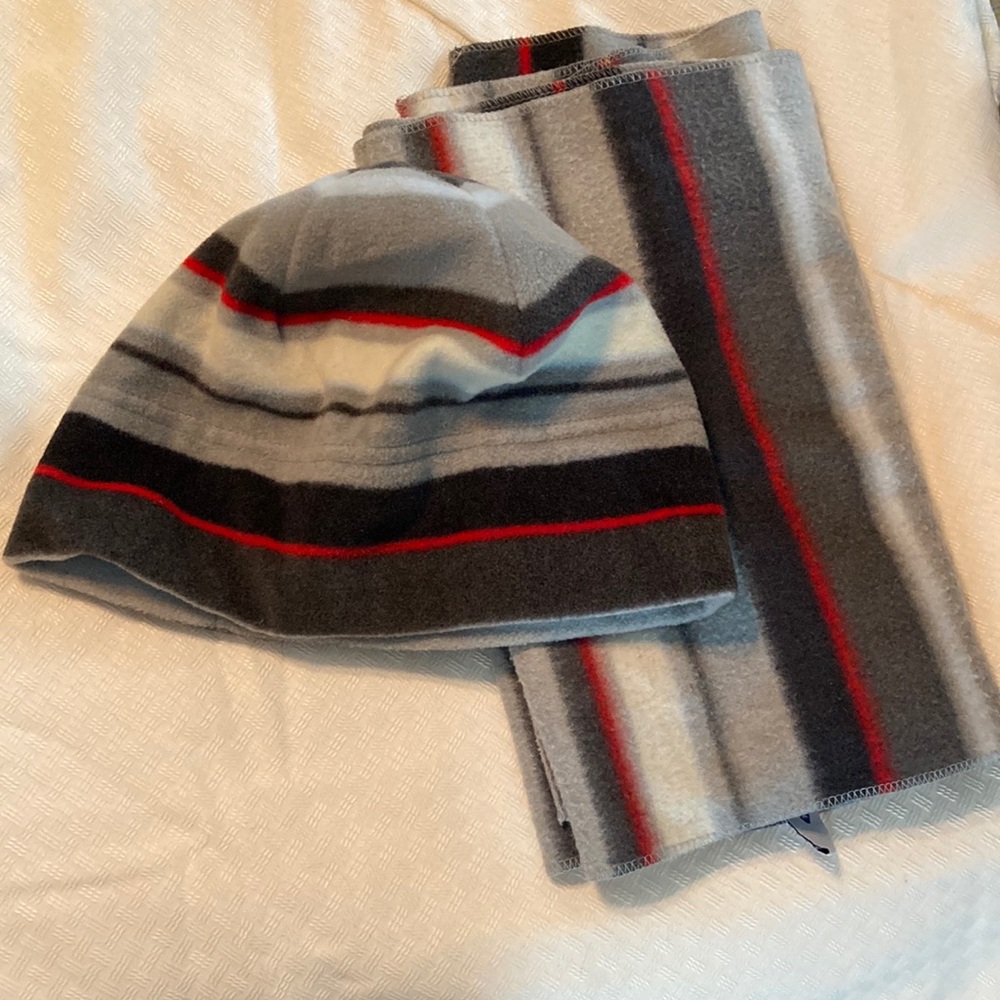 Old Navy fleece scarf/toboggan set worn twice
